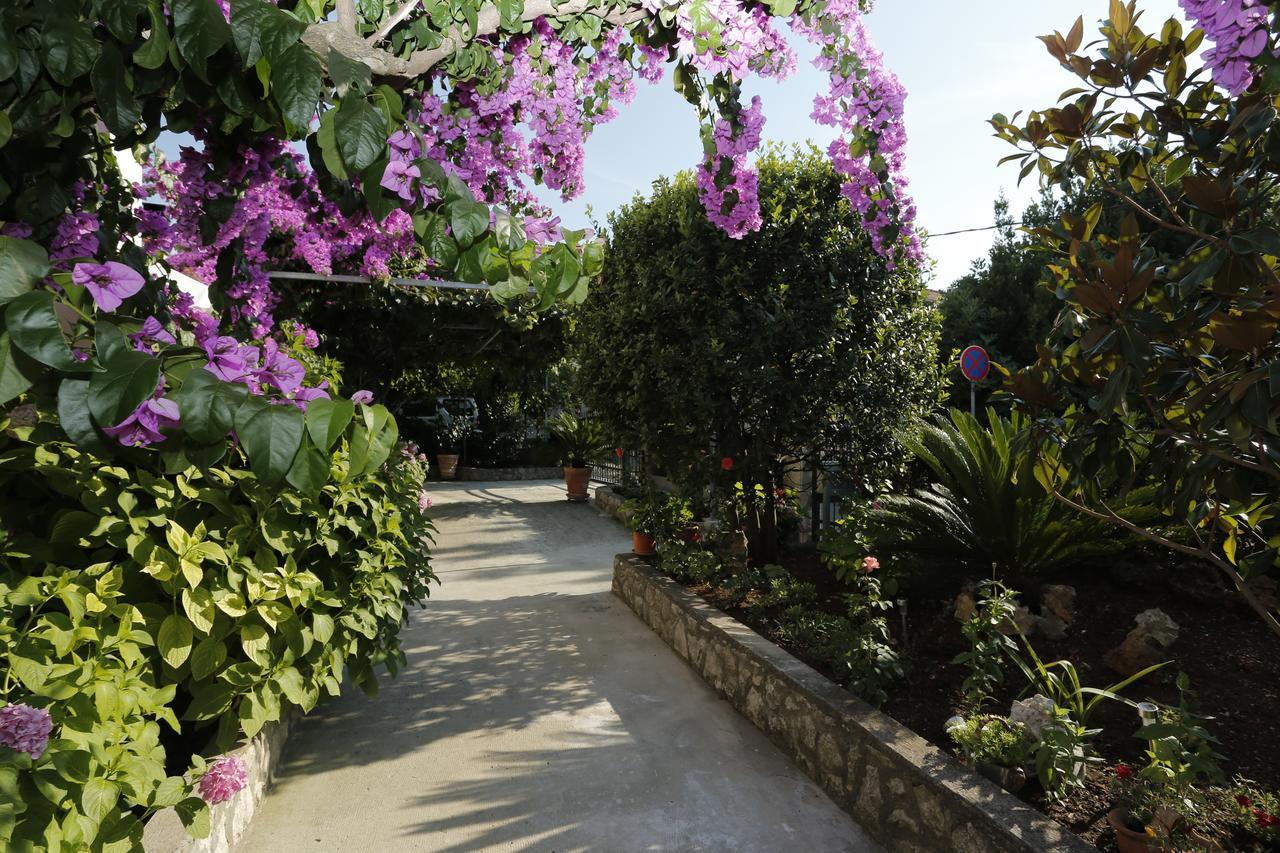Apartments Marino Supetar Buitenkant foto
