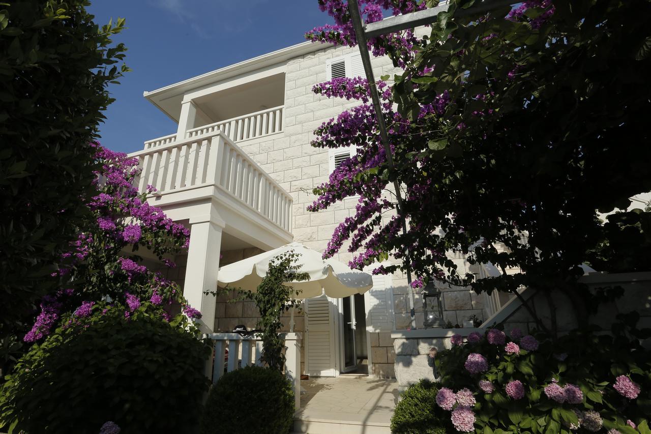 Apartments Marino Supetar Buitenkant foto