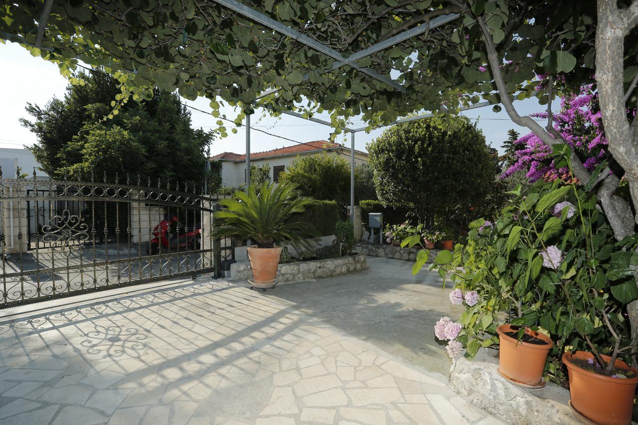 Apartments Marino Supetar Buitenkant foto