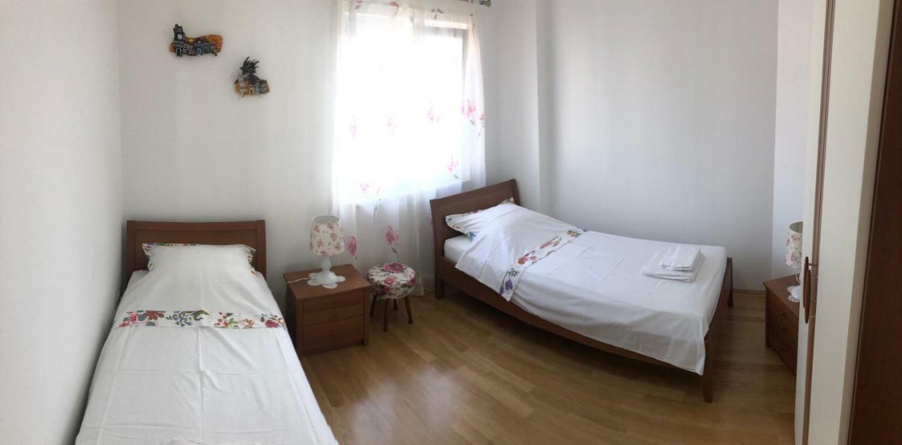 Apartments Marino Supetar Buitenkant foto